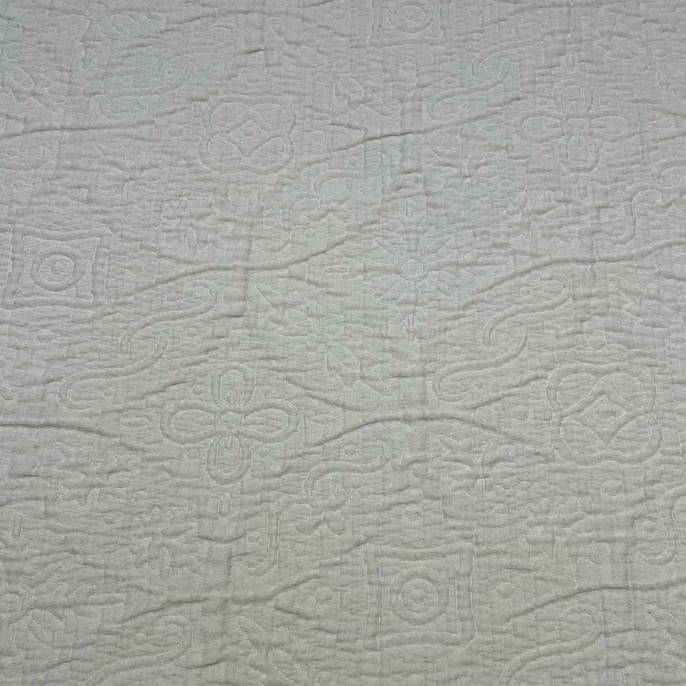 Vintage White/Light Cream Quilt Coverlet 79x87 | Scalloped Edge